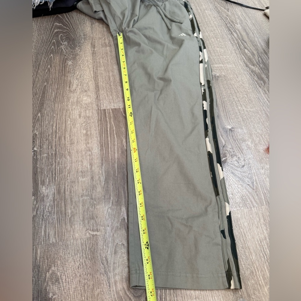 NEW adidas Essentials Camo-Print 3-Stripes Twill Pants XS - Picture 8 of 11